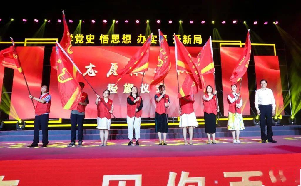 一个男生自己躲躲闪闪，从不表态，还总想让女生表白，女生？游戏画面